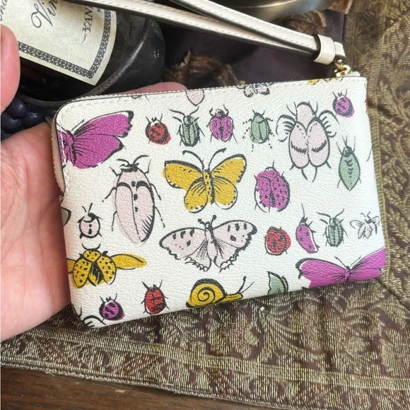 Authentic COACH Leather  butterfly  zip card wristlet - Picture 4 of 7